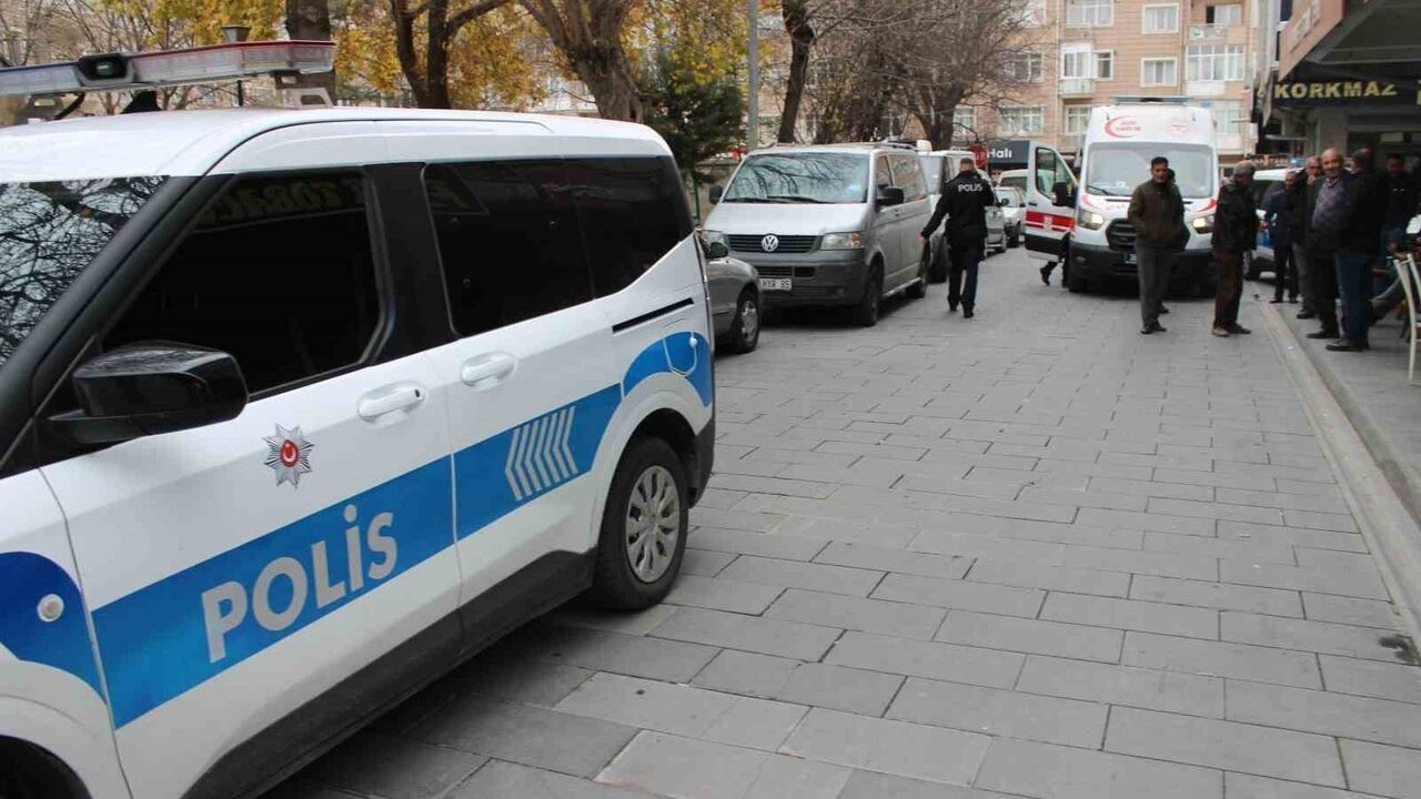 Kayseri Melikgazi'de Bıçaklı Saldırı: 1'i Ağır, 3 Yaralı
