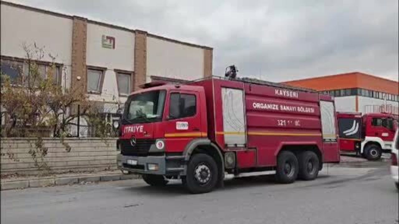 Kayseri Melikgazi’de Mobilya Fabrikası Depo Yangını Söndürüldü
