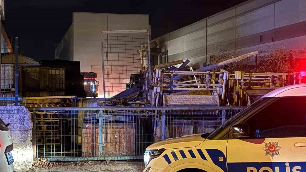 Kayseri OSB'de Mobilya Fabrikası Yangını Hızla Söndürüldü