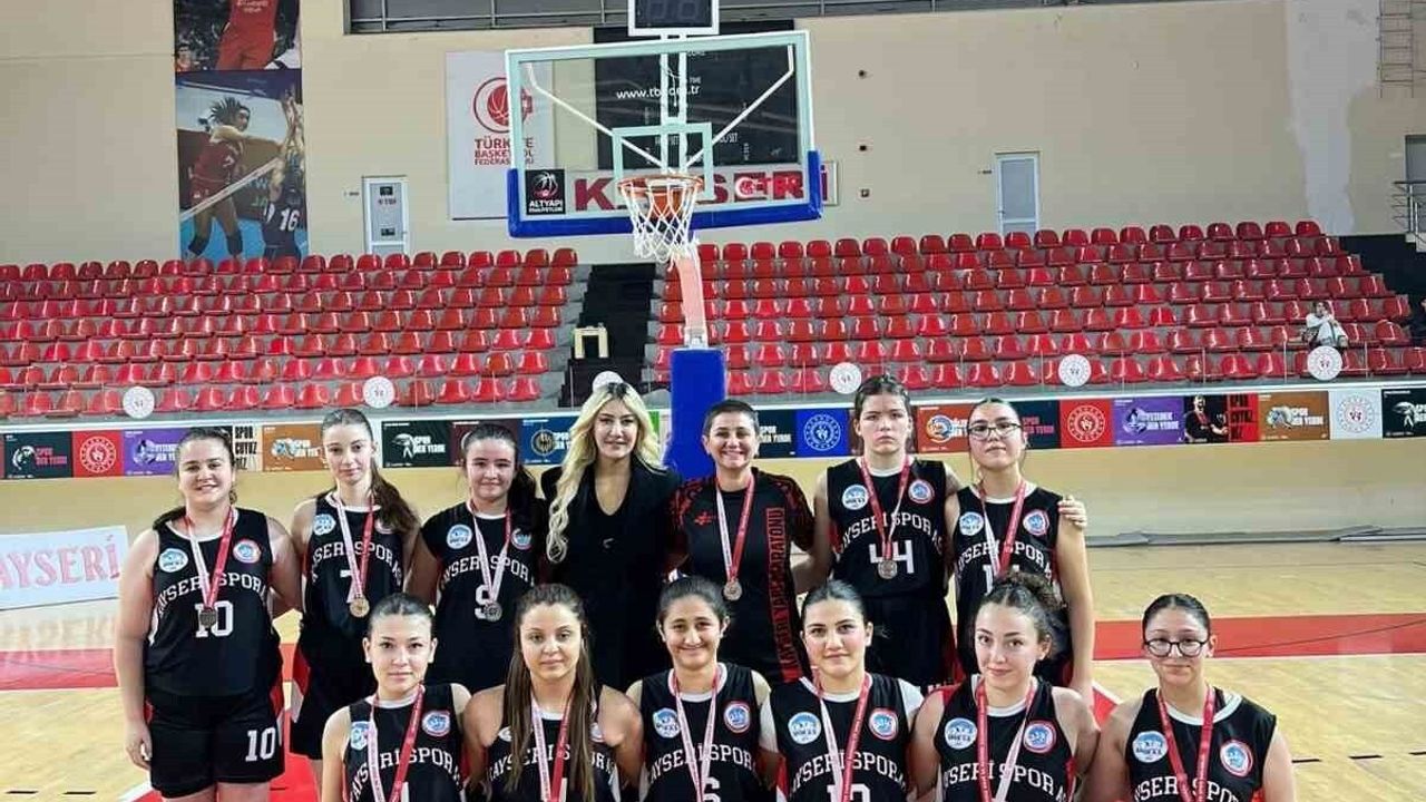 Kayseri U18 Kadınlar Basketbol Ligi Sona Erdi: Melikgazi Şampiyon, Kayseri Spor A.Ş. Bölgeye Gidecek