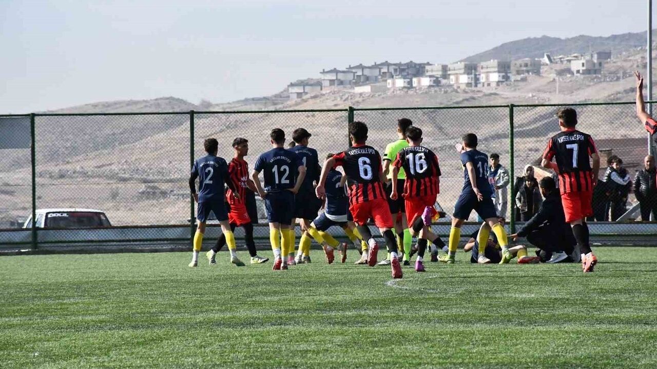 Kayseri U18 Ligi: Hacılar Erciyesspor 1-1 Kalespor — 3 Kırmızı Kartlı Gergin Maç