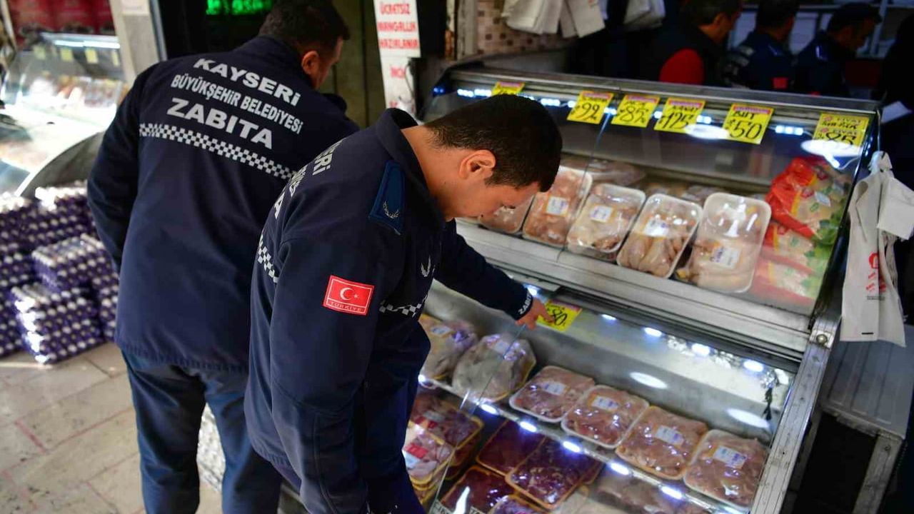 Kayseri Zabıta’dan Cumhuriyet Meydanı'nda Kanatlı Eti Denetimi