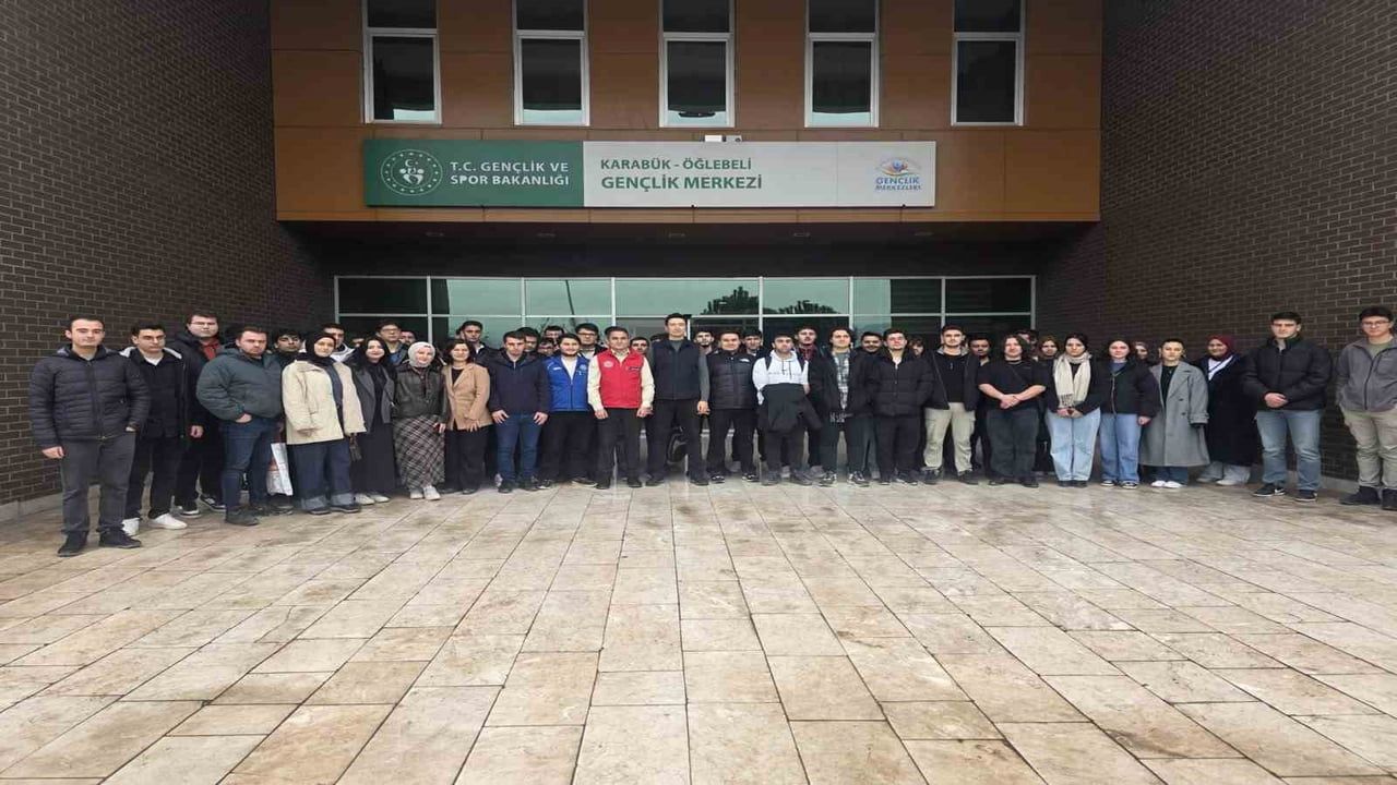 KBÜ Bilişim Teknolojileri Öğrencileri Karabük İl Gençlik Merkezi'ni İnceledi