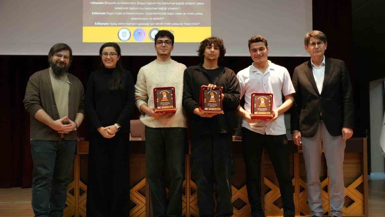 KBÜ’de Zihin Arenası: Öğrenciler Bireycilik, Özgür İrade ve Yapay Zekâyı Tartıştı
