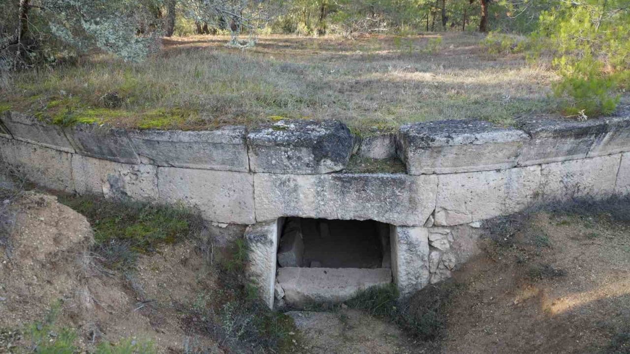 KBÜ Saha Gezisi: Safranbolu Kaya Mezarları Yerinde İncelendi