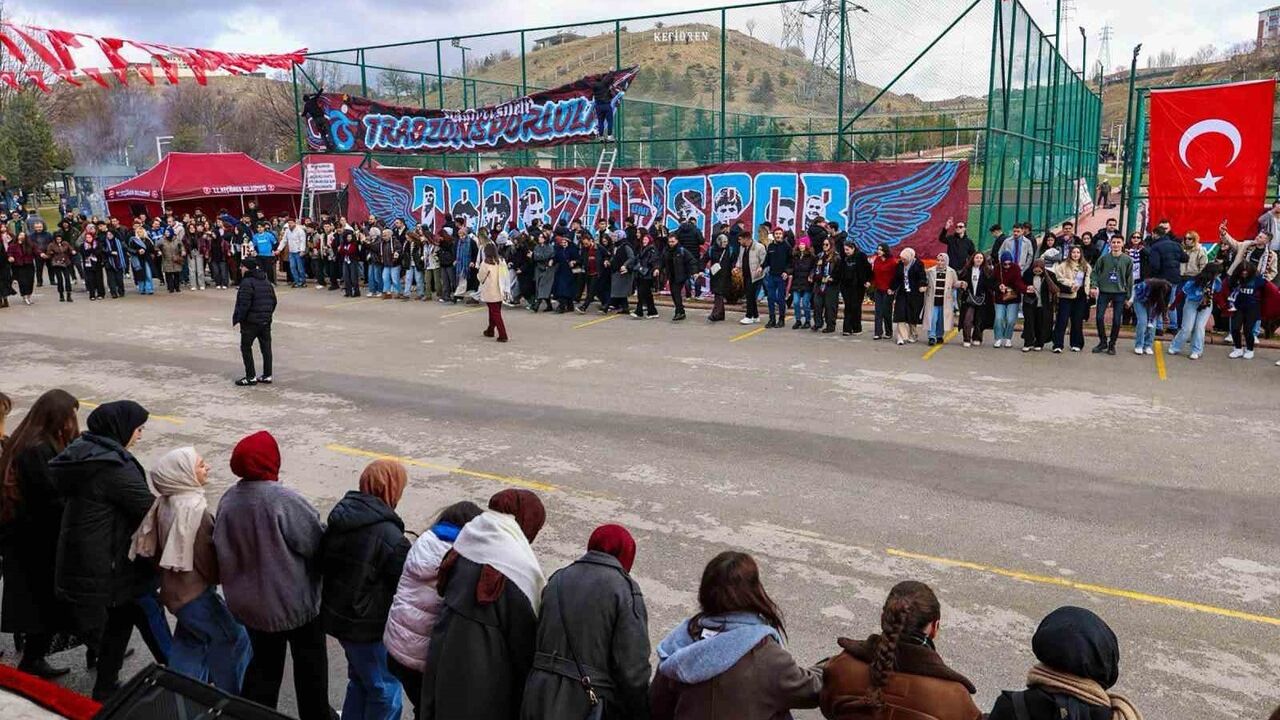 Keçiören’de Üniversiteli Trabzonsporlulardan Coşkulu Horon Festivali