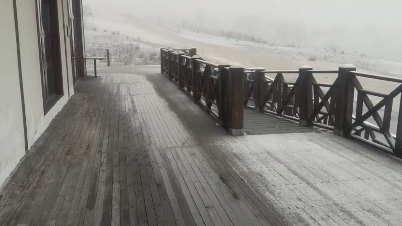 Keltepe Kayak Merkezi'ne Mevsimin İlk Karı Düştü