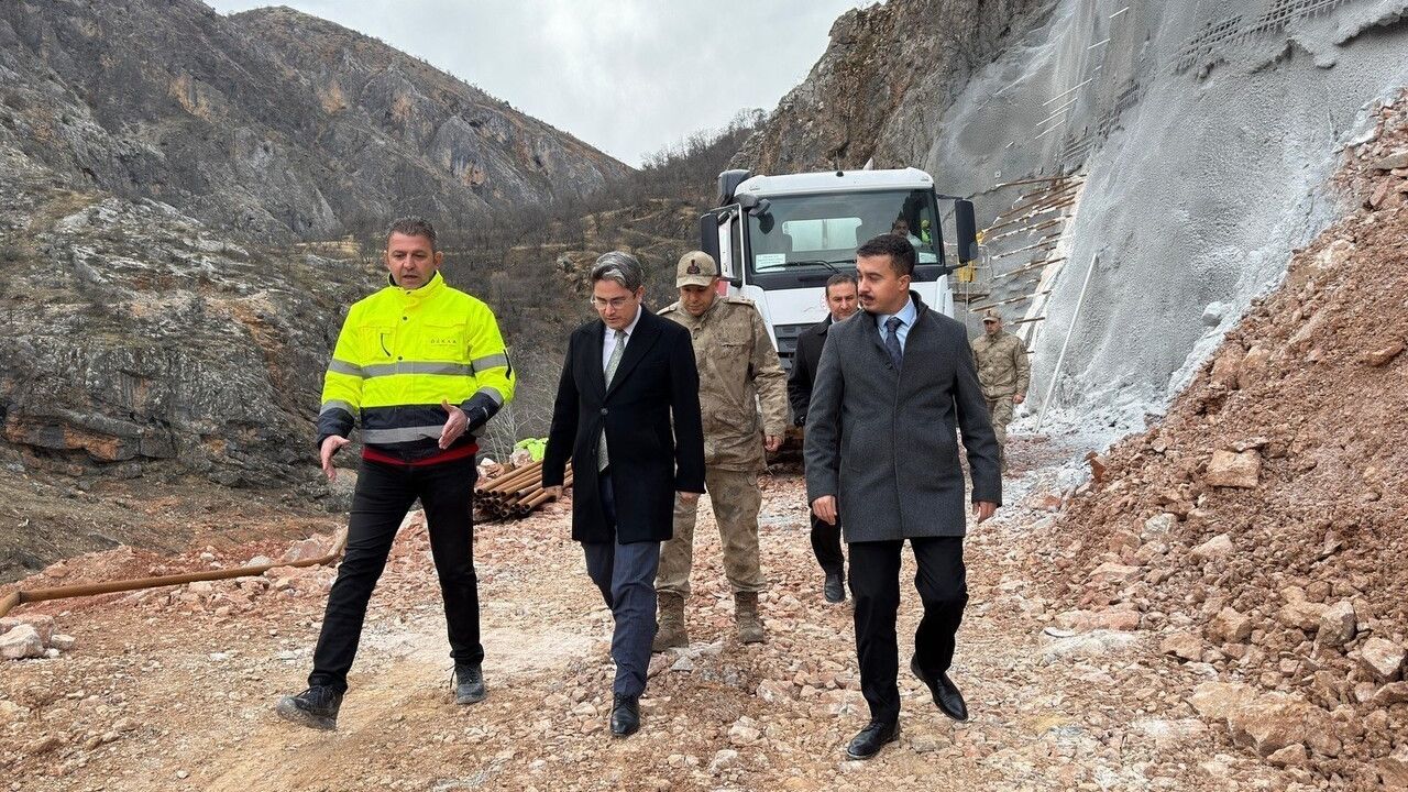 Kemaliye-Dutluca-Arapgir Yolu 8 Yıldır Bitmiyor: Bölge Halkı Tepkili