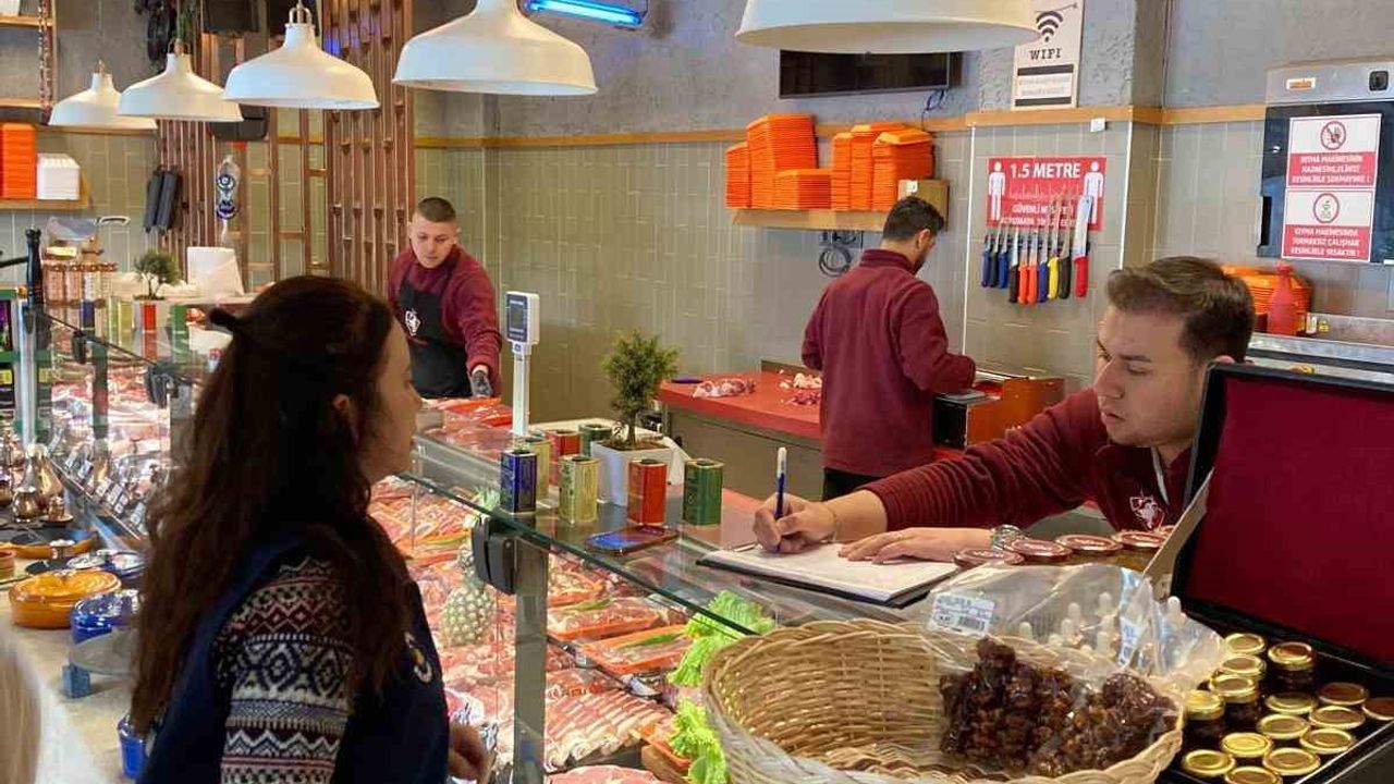 Kemer'de Zabıta'nın Yılbaşı Öncesi Denetimi: Kasap, Pastane ve Mezeciler