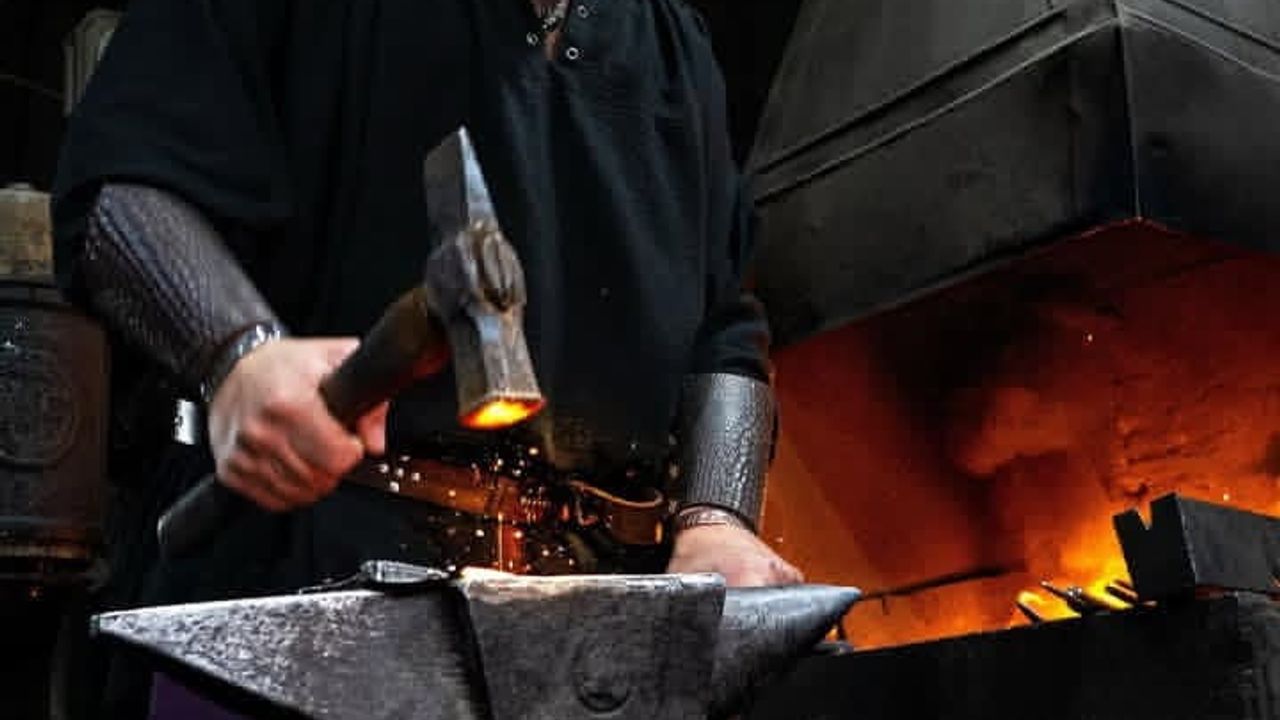 Kemeraltı'nda Sıcak Demir: Ateşle Dans Eden Son Ustalar