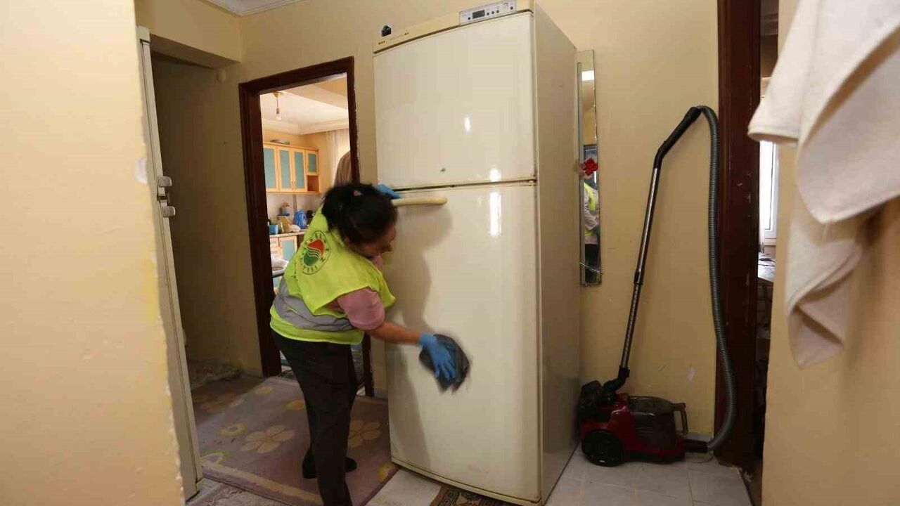 Kepez Belediyesi'nden 80 Yaşındaki Fatma Yamacı'ya Evde Sağlık Hizmeti