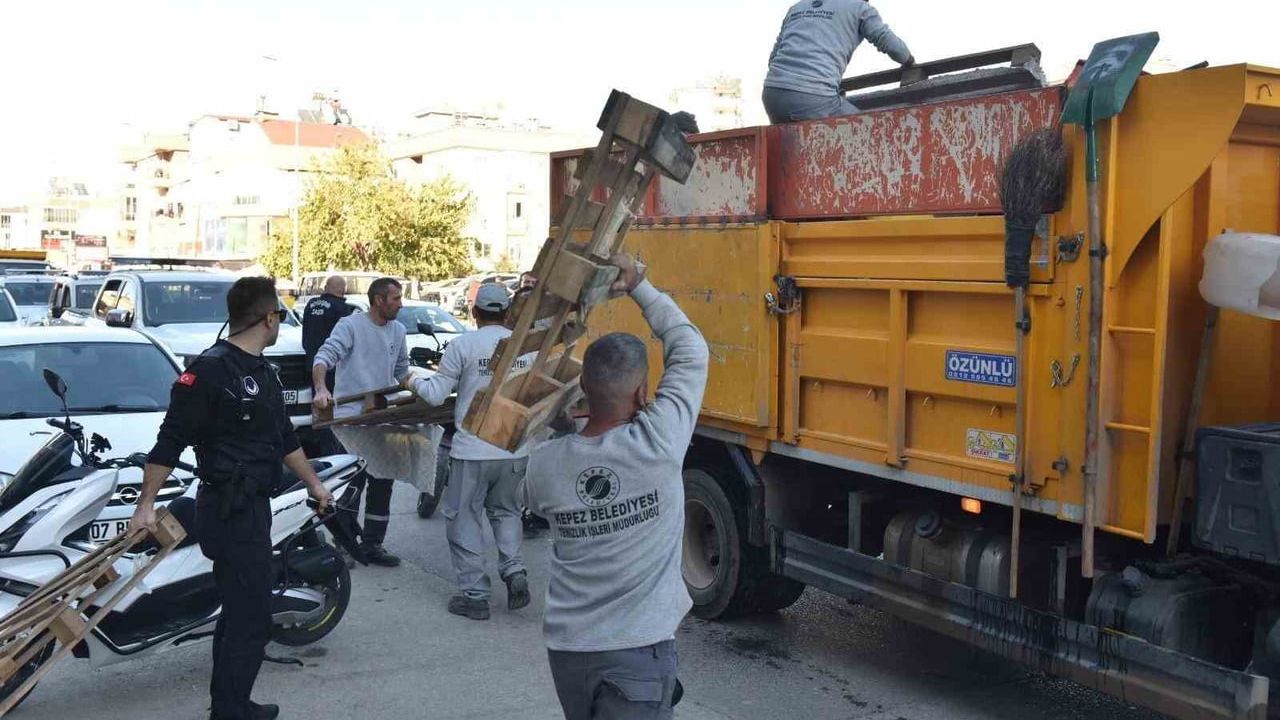 Kepez’de 18 İşletmeye Yol ve Kaldırım İşgali Cezası