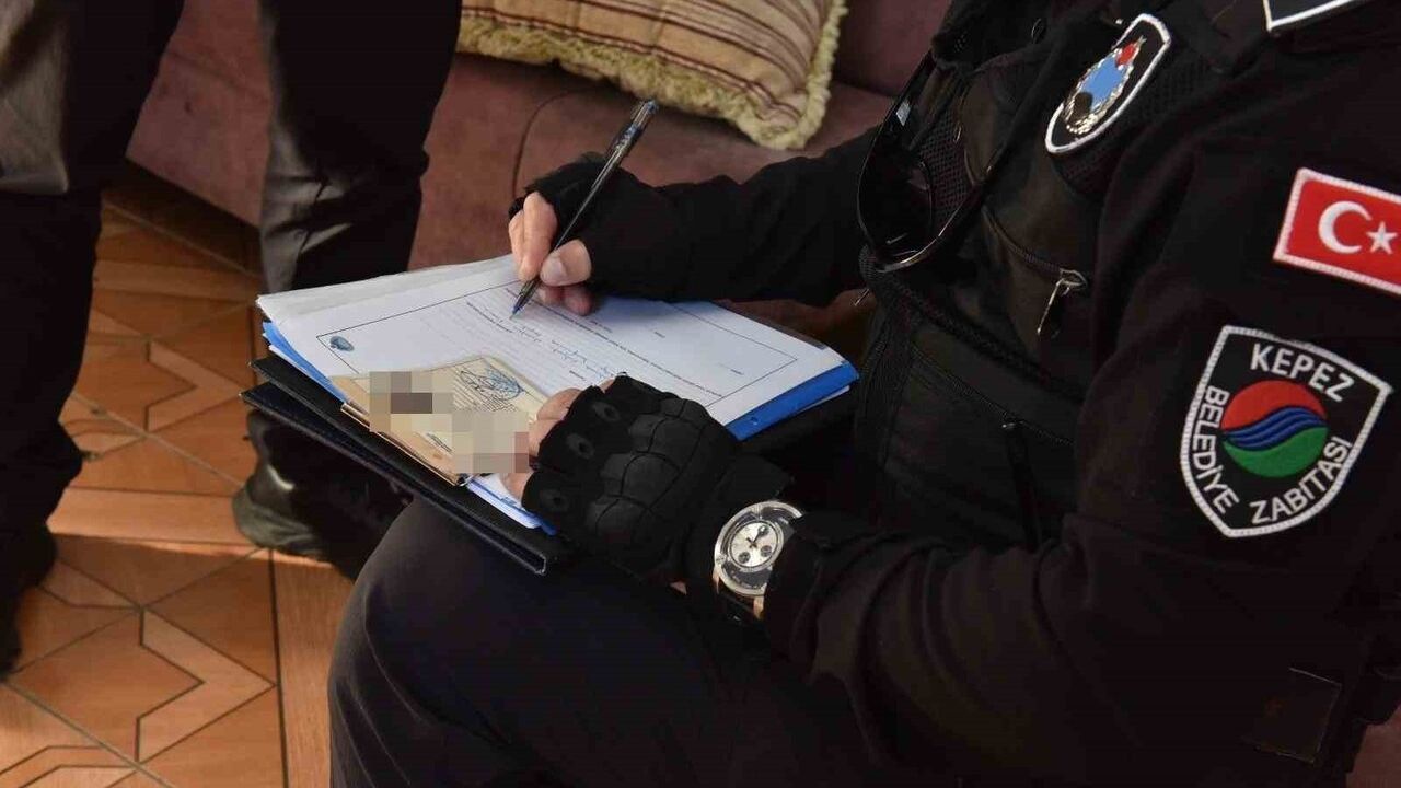 Kepez'te Berberlere Sıkı Denetim: Ruhsat ve Hijyen Eksiklikleri Tespit Edildi