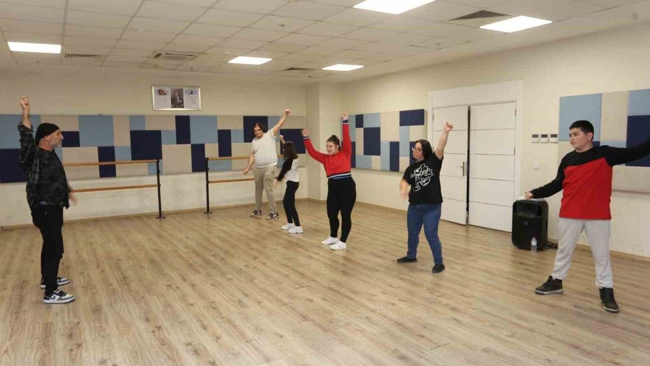 Kepez’te 'Bir Nefes Ver Hayatıma' Özel Bireylere Spor ve Sanat Sunuyor