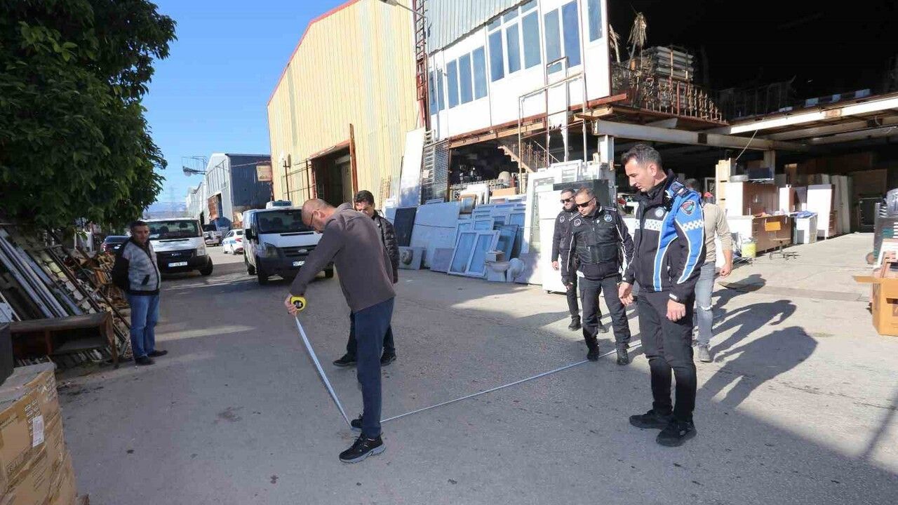 Kepez Zabıtası Hurdacılar Sitesi’nde Denetim: İşgaller Kaldırıldı