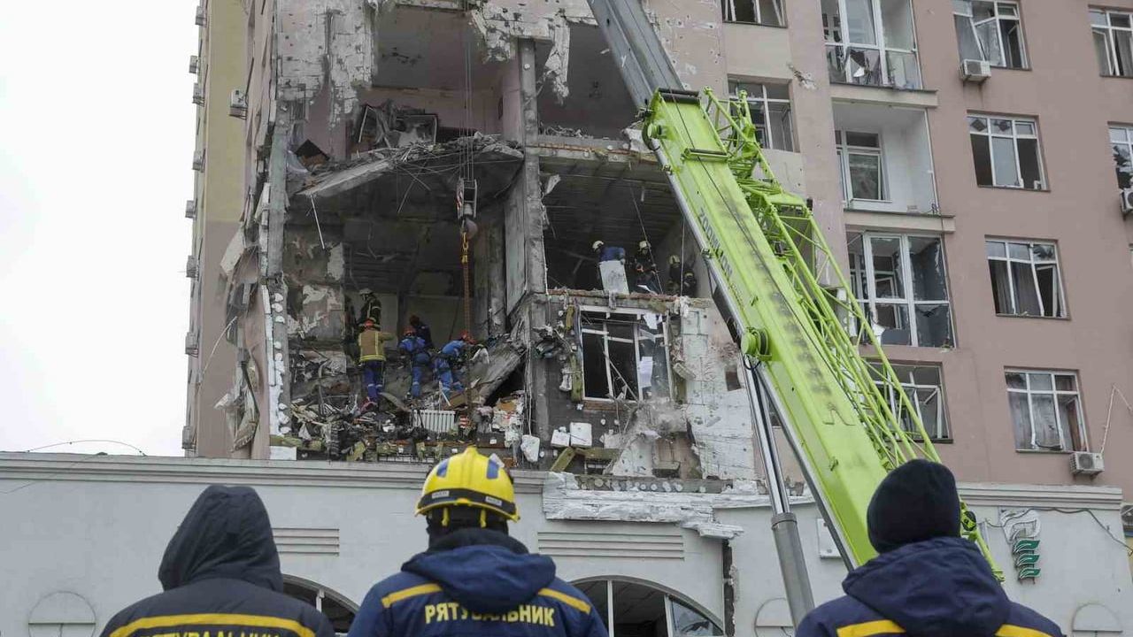 Kiev'e Saldırı: Zelenskiy-Trump Görüşmesi Öncesi 1 Ölü, 30 Yaralı