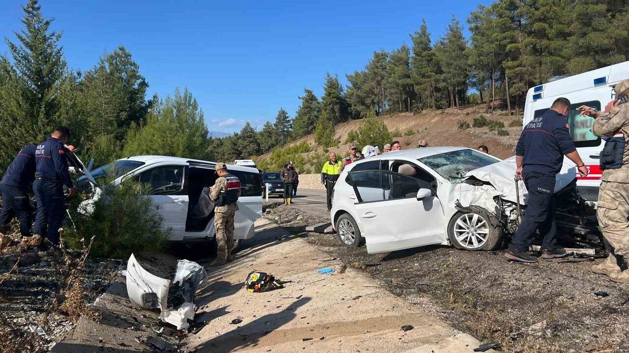 Kilis-Hatay Karayolu'nda Kaza: 5'i Ağır 6 Yaralı