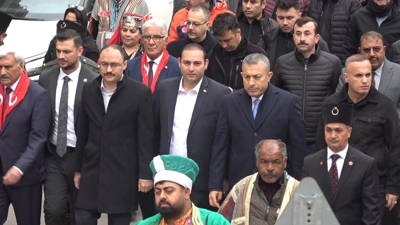 Kilis'te 104. Yıl Kurtuluş Yürüyüşü'ne Yüzlerce Kişi Katıldı