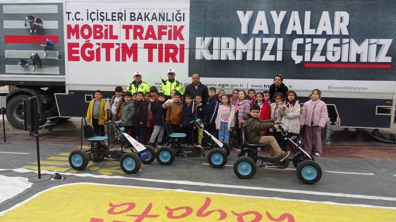 Kilis'te Miniklere Trafik Bilinci: Mobil Trafik Tırı Eğitimi