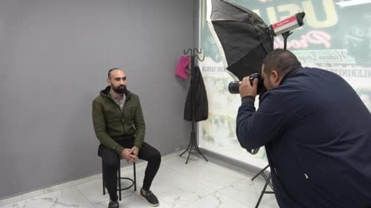 Kilis'te Suriyeli Kameraman Zekeriya Elabdullah: 'Çocuklarımın Okulu Bittikten Sonra Ülkeme Döneceğim'