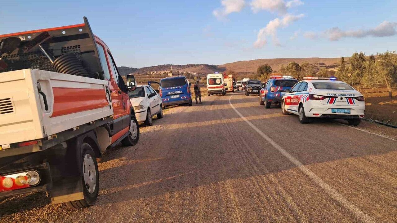 Kilis Ürünlü'de Kafa Kafaya Çarpışma: 3 Yaralı