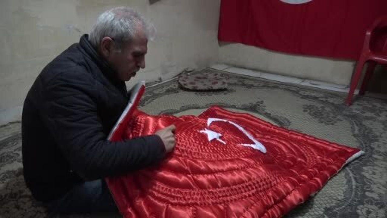 Kilisli Yorgancı Cuma Yıldız: 45 Yıldır Türk Bayrağı Motifli Yorgan Dikiyor