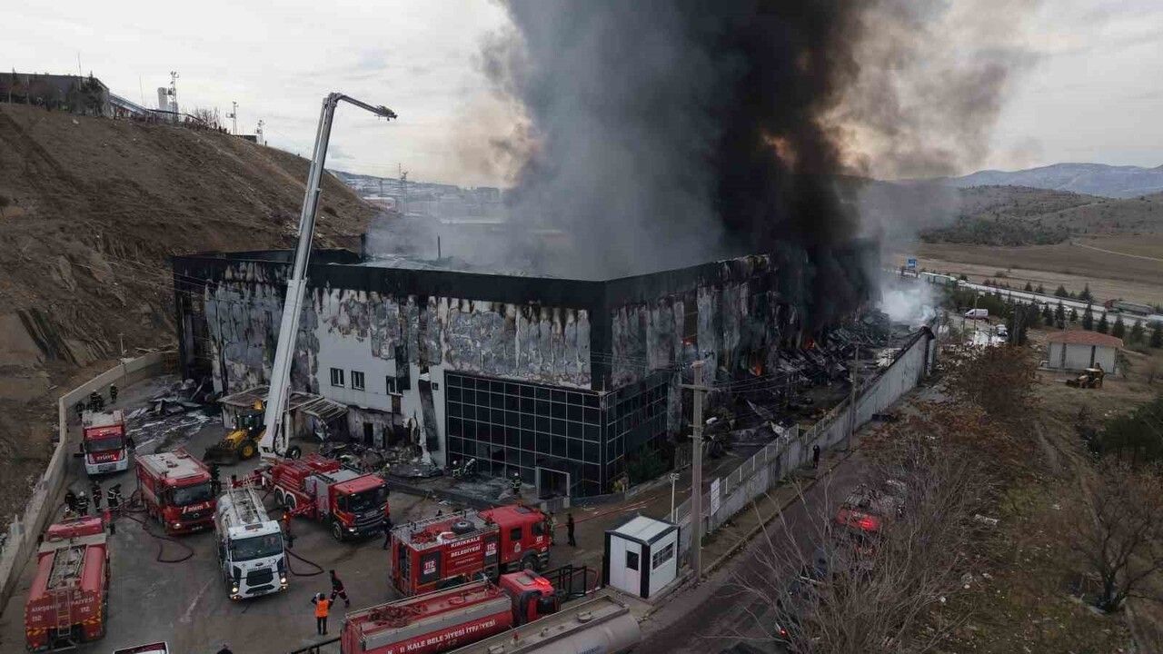 Kırıkkale'de Bahadır Kimya Fabrikası'ndaki Yangın Kontrol Altına Alındı