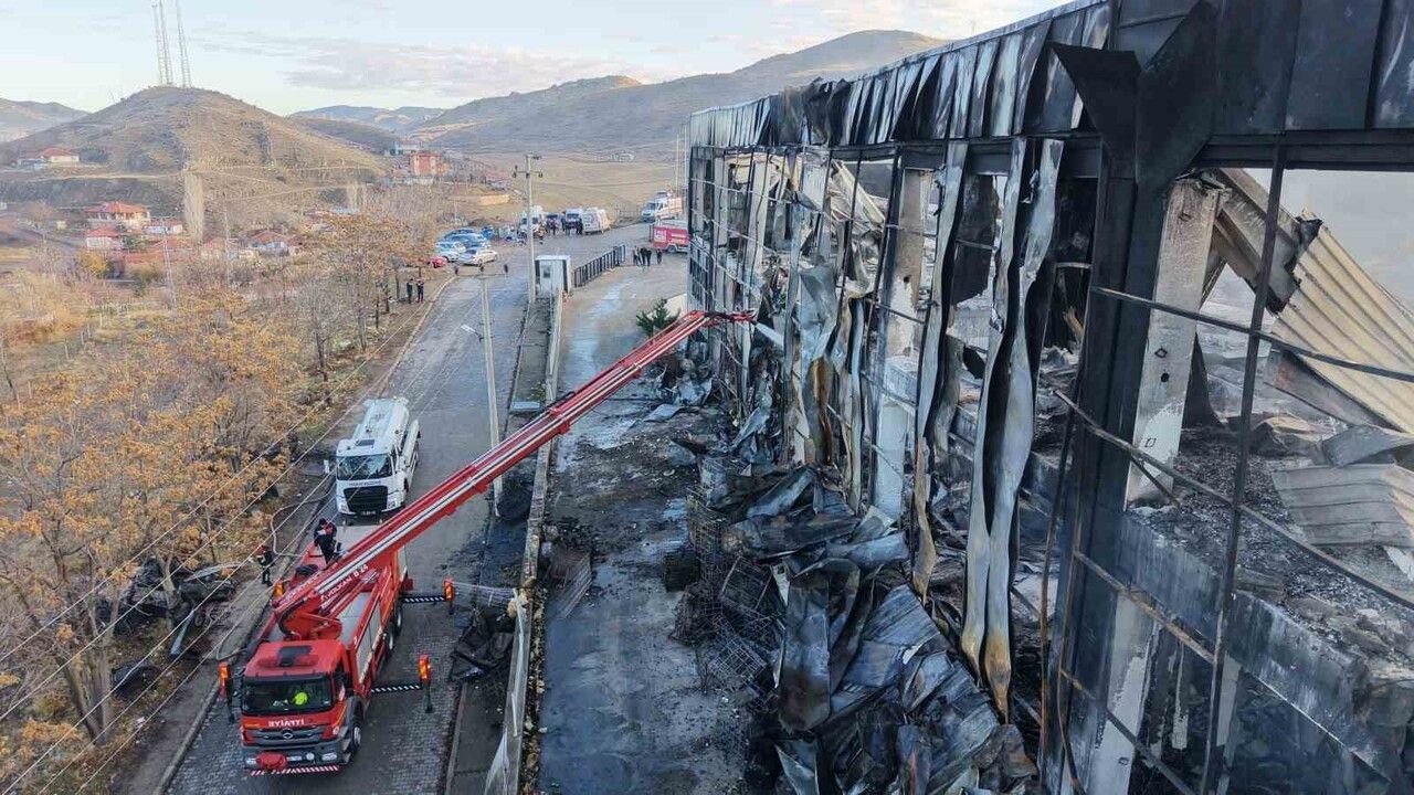 Kırıkkale'de Bahadır Kimya Fabrikasında Yangın: Enkazın Hava Görüntüleri