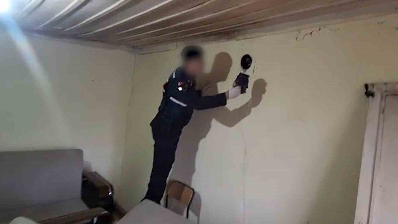 Kırıkkale'de Jandarma Operasyonu: 8 bin 252 Sentetik Hap Ele Geçirildi