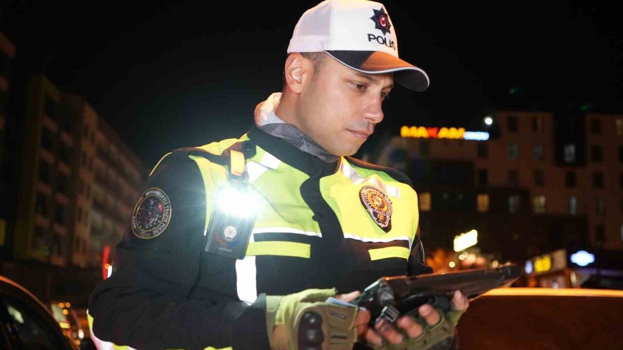 Kırıkkale'de Narkotik Denetimi: Üniversite Çevresinde Binin Üzerinde Kişi Sorgulandı