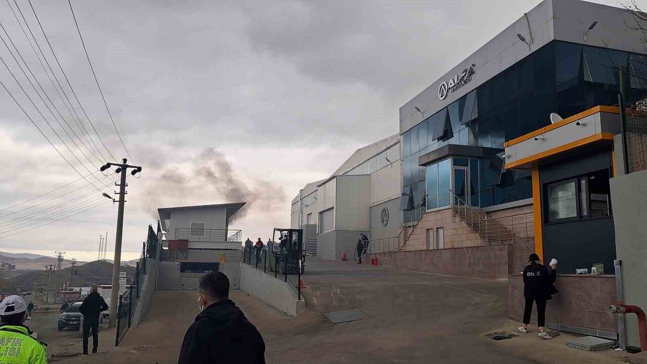 Kırıkkale OSB'de İkinci Fabrika Yangını: Alfa Solar Enerji'de Alevler