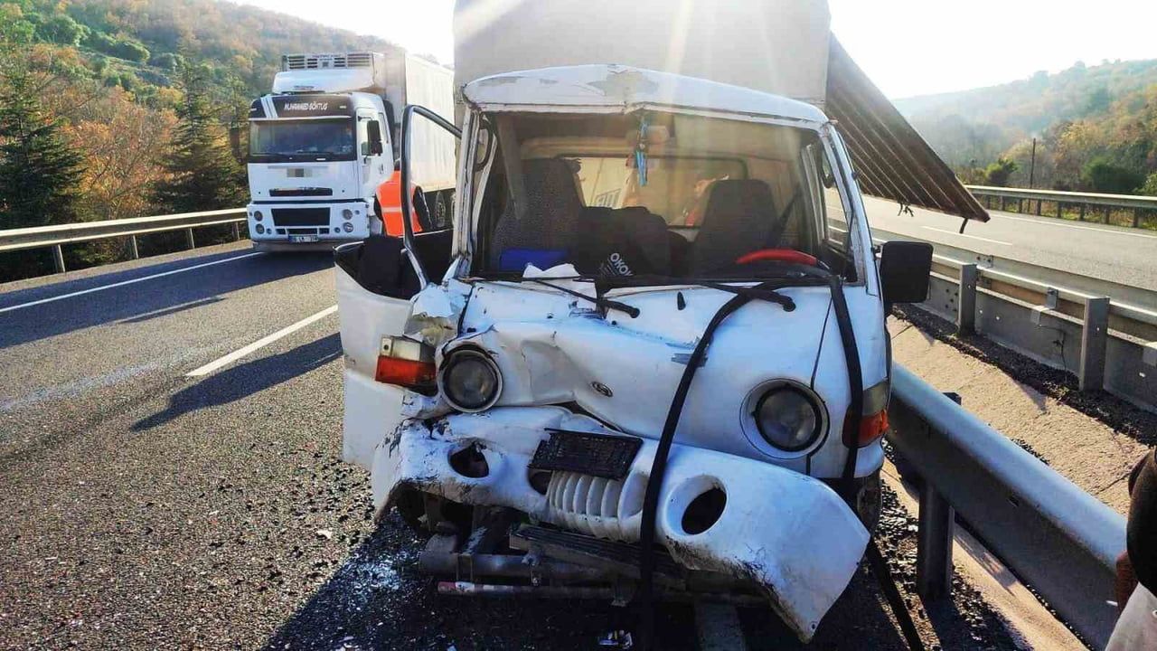 Kırkağaç’ta D-565'te Kamyonet ile Tır Çarpıştı: 1 Yaralı