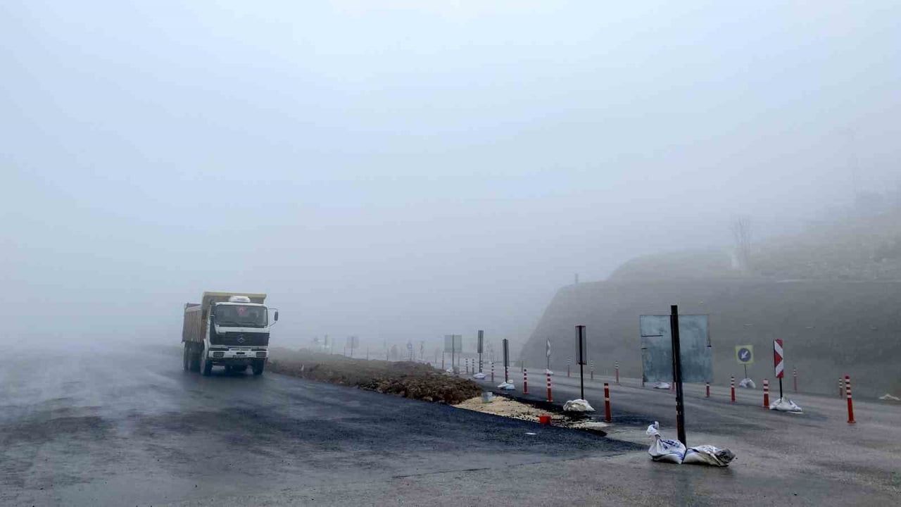 Kırkdilim'de Yoğun Sis Çorum-Karadeniz Güzergahını Etkiledi