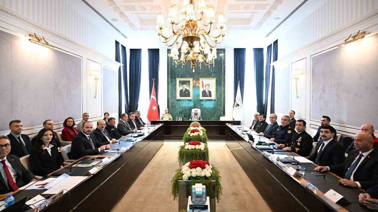 Kırklareli'de Yılbaşı Güvenlik Tedbirleri Vali Uğur Turan Başkanlığında Kararlaştırıldı