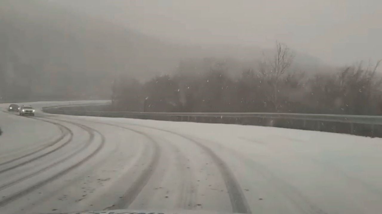 Kırklareli Mahyadağı'nda Kar Yağışı: Yol Açık, Ulaşım Etkilenmiyor