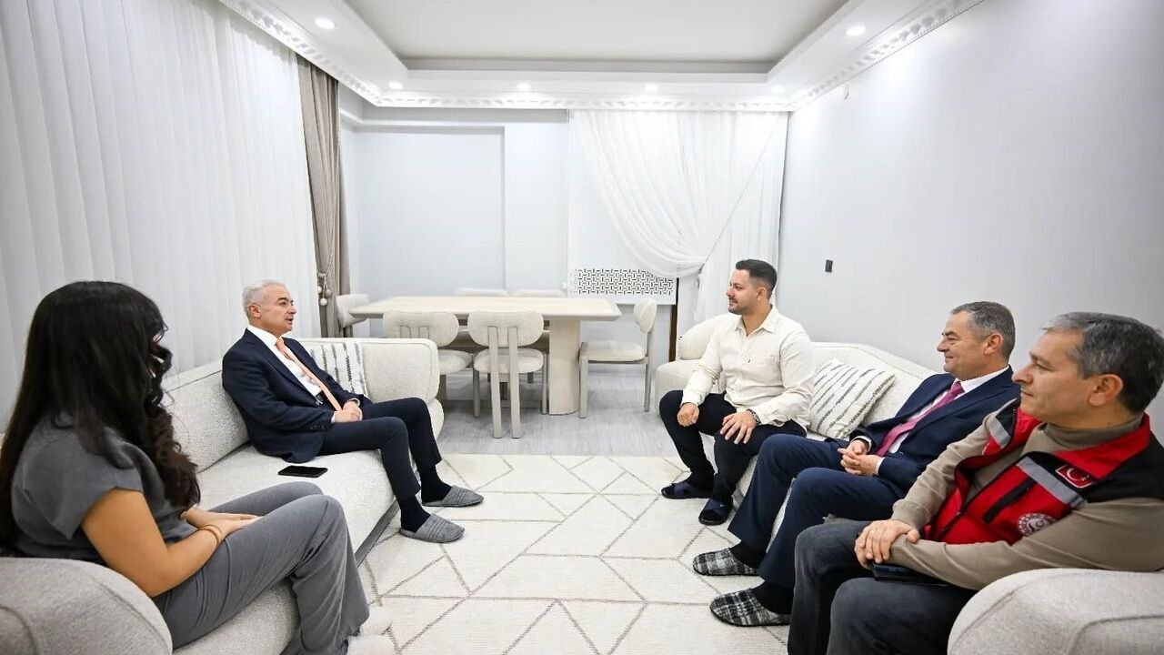 Kırklareli Valisi Uğur Turan'dan Destek Alan Genç Çiftlere Ziyaret