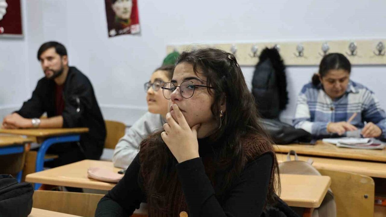 Kırşehir’de 74 Engelli Vatandaş Gönüllü Öğretmenlerle KPSS’ye Hazırlanıyor