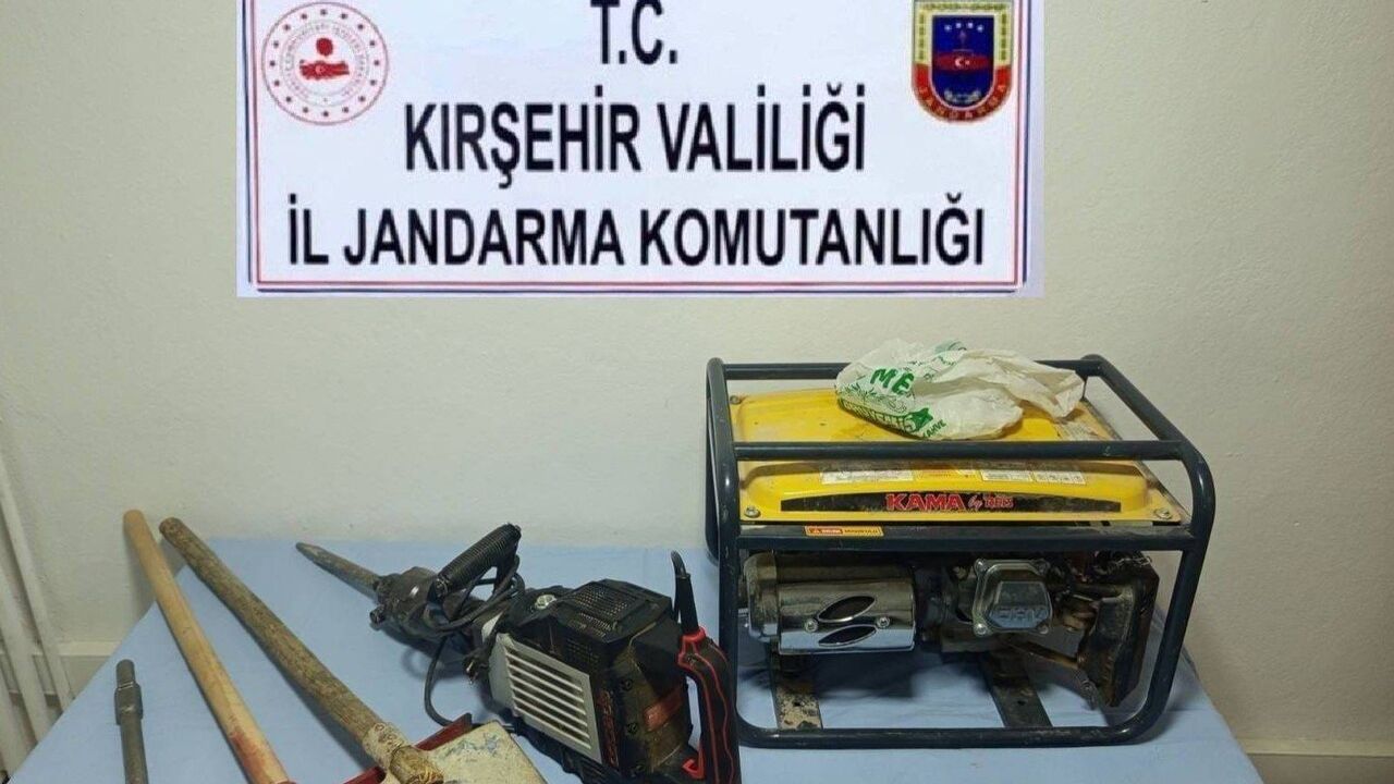 Kırşehir’de İzinsiz Kaçak Kazı Operasyonu: 3 Şüpheli Suçüstü Yakalandı