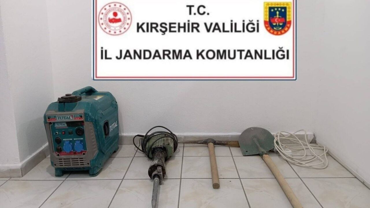 Kırşehir'de İzinsiz Kazı: Şüpheli Jandarmaya Suçüstü Yakalandı
