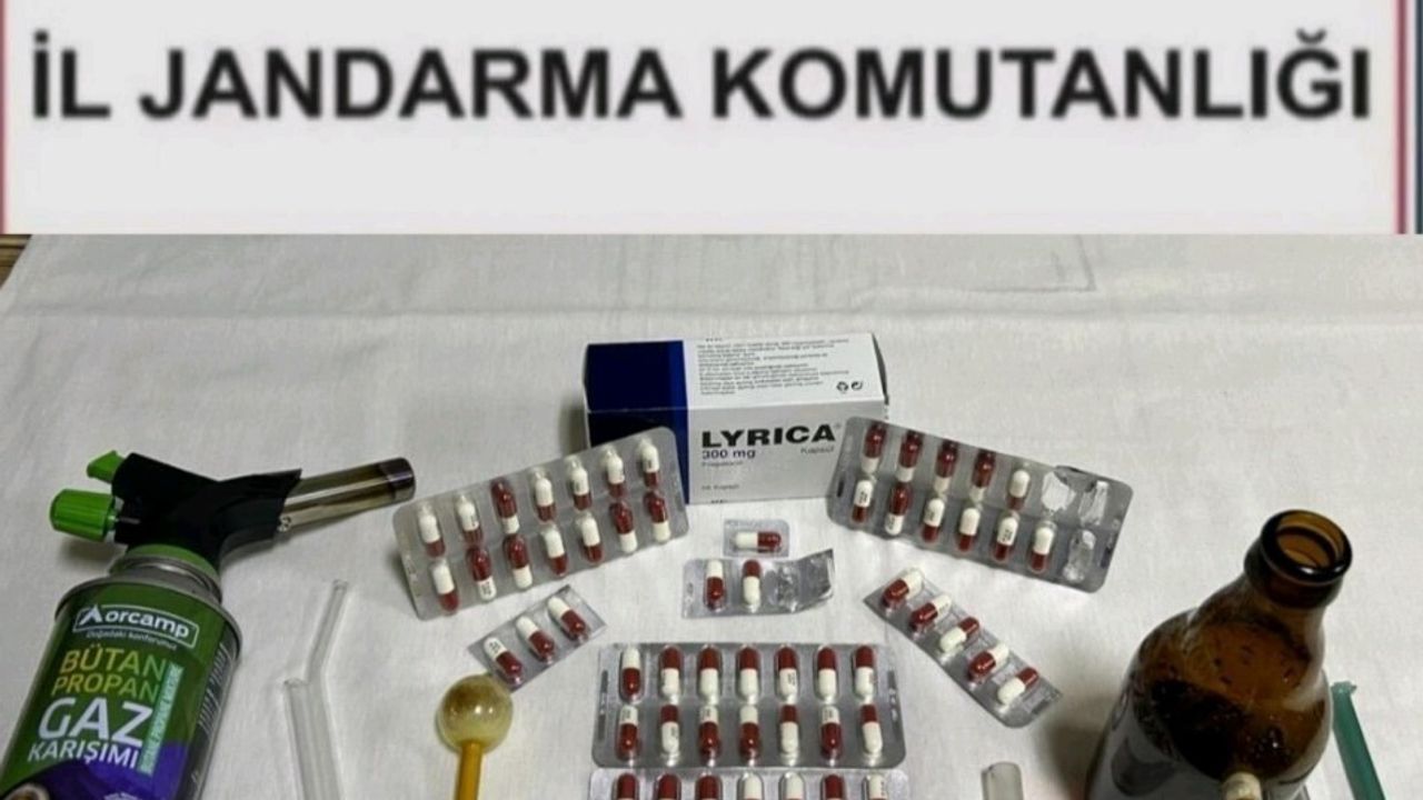 Kırşehir'de Jandarma Otoban Çıkışında 78 Sentetik Hap Ele Geçirdi