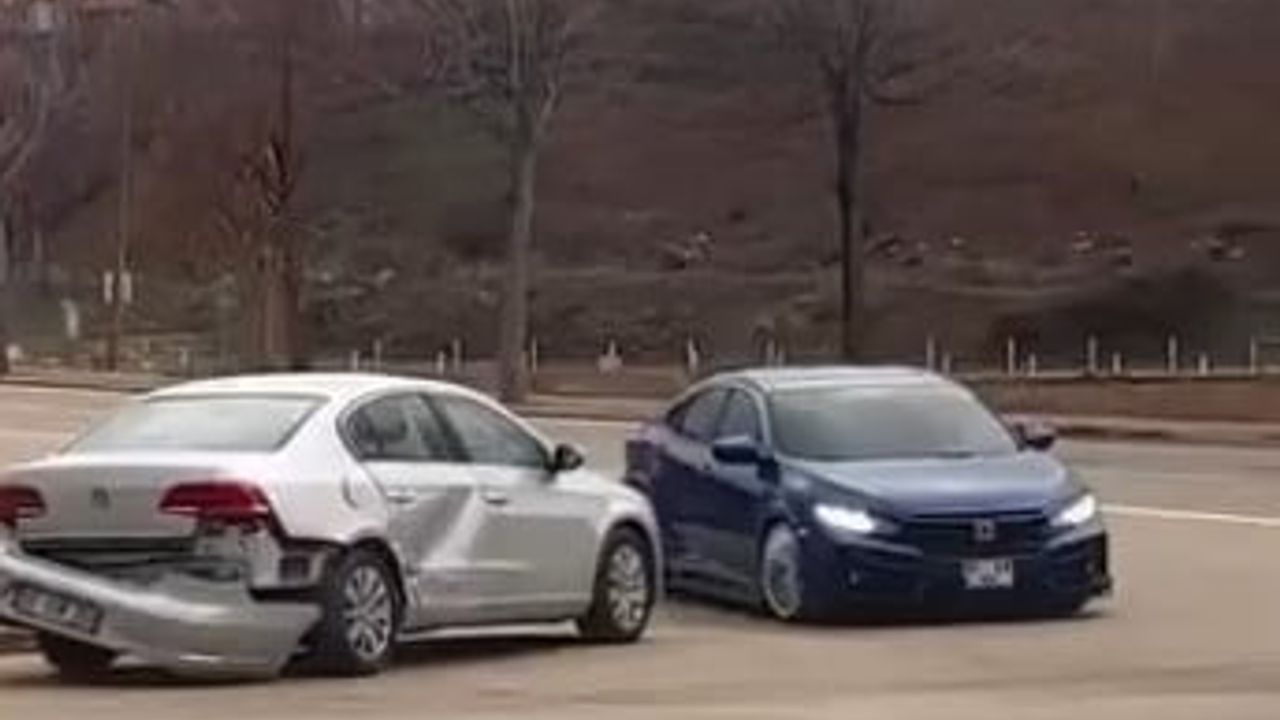 Kırşehir'de Otomobiller Çarpıştı — Kaza Anı Güvenlik Kamerasında