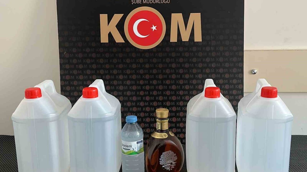 Kırşehir'de Yılbaşı Öncesi Kaçak Alkol Operasyonu: 20 Litre Ele Geçirildi