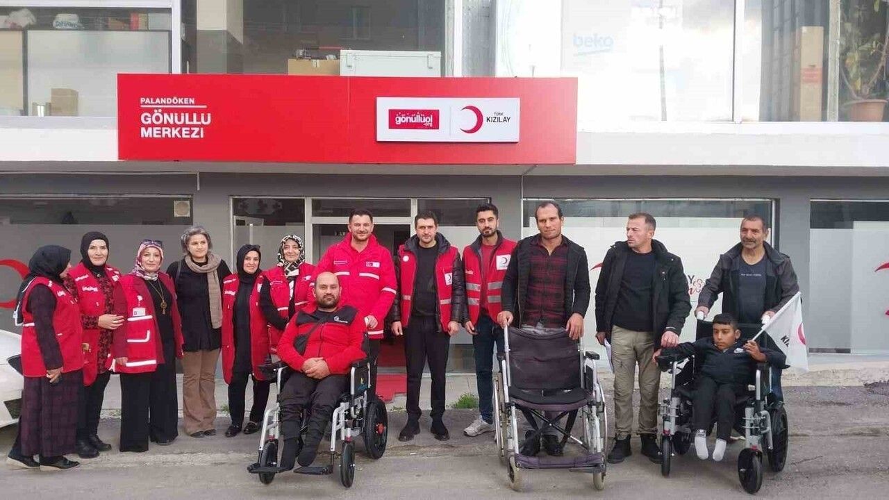 Kızılay Palandöken, 12 Engelliye Akülü ve Manuel Tekerlekli Sandalye Teslim Etti