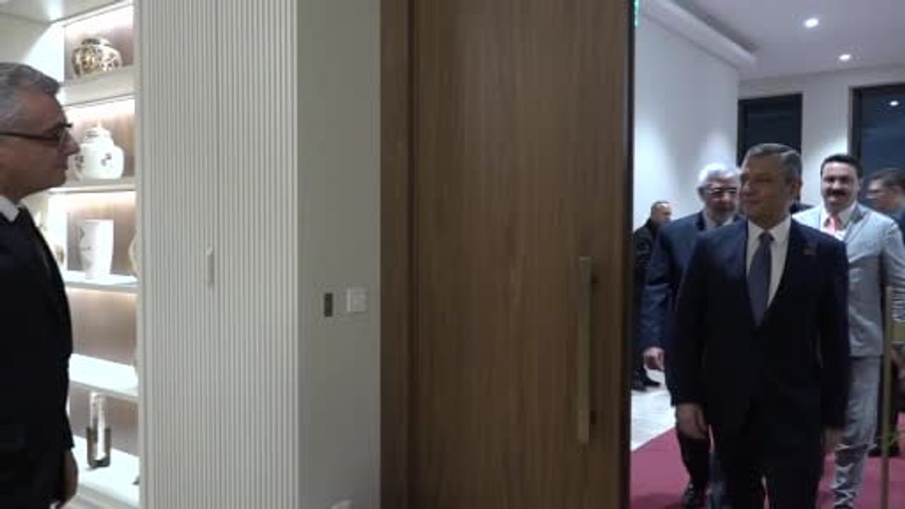 KKTC Cumhurbaşkanı Erhürman, CHP Genel Başkanı Özgür Özel'i Lefkoşa'da Kabul Etti