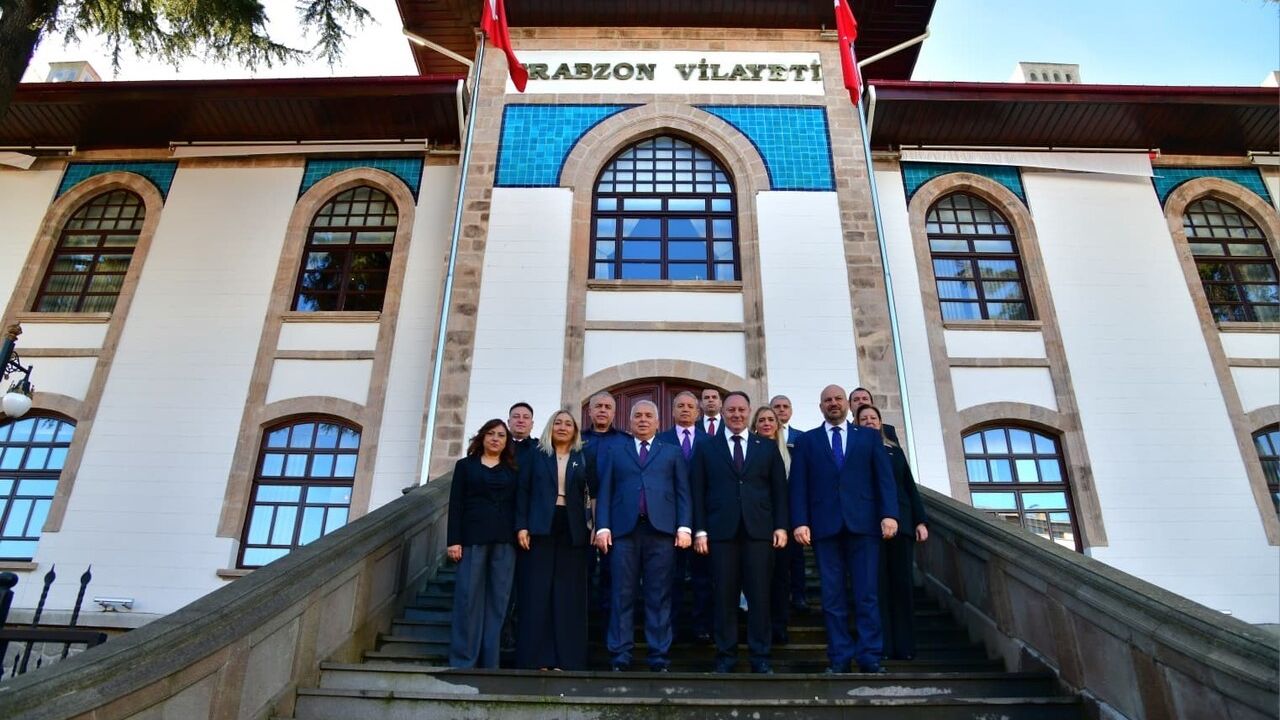 KKTC Meclis Başkanı Ziya Öztürkler Trabzon'da — Vali Aziz Yıldırım'ı Ziyaret