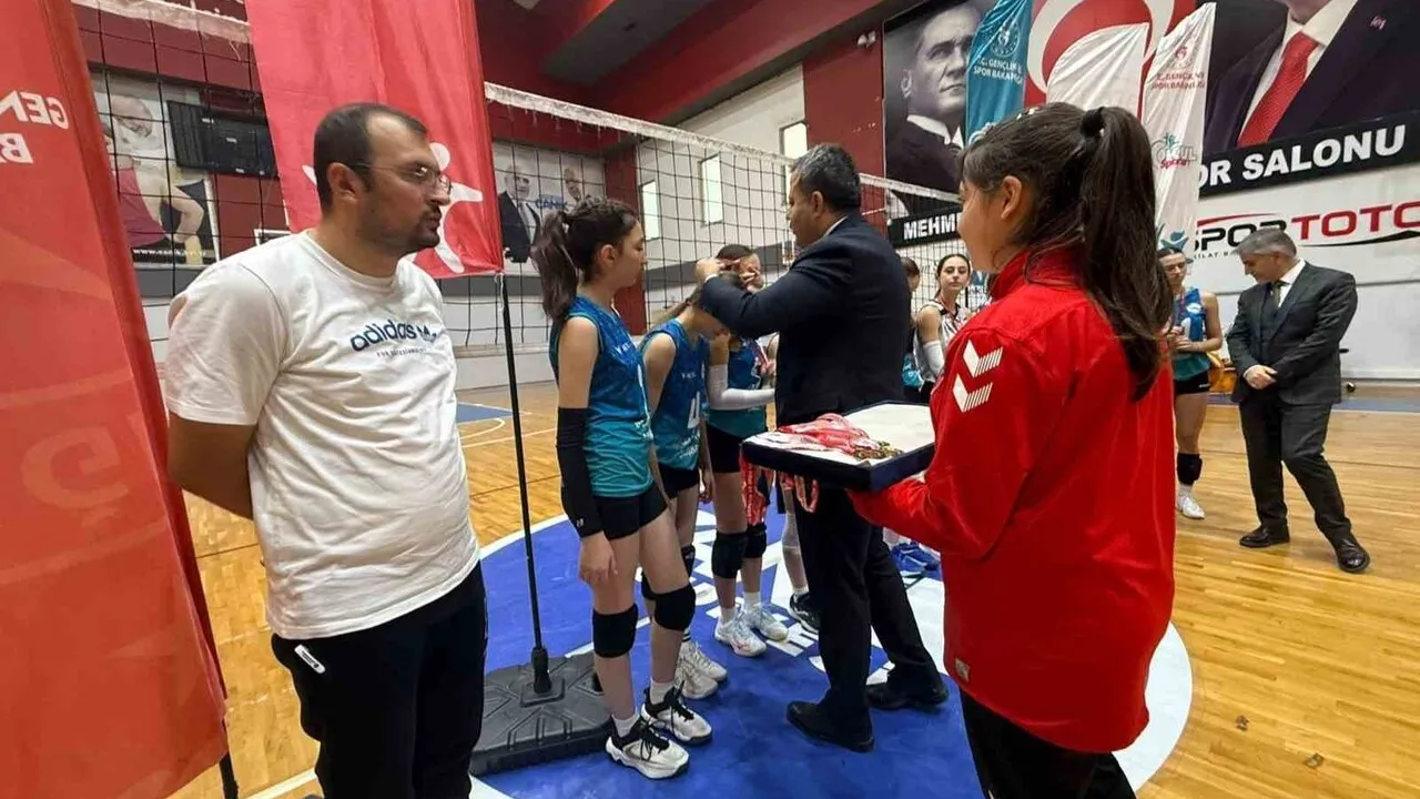 KMPAL Üst Üste 3. Kez Samsun Genç Kızlar Voleybol Şampiyonu