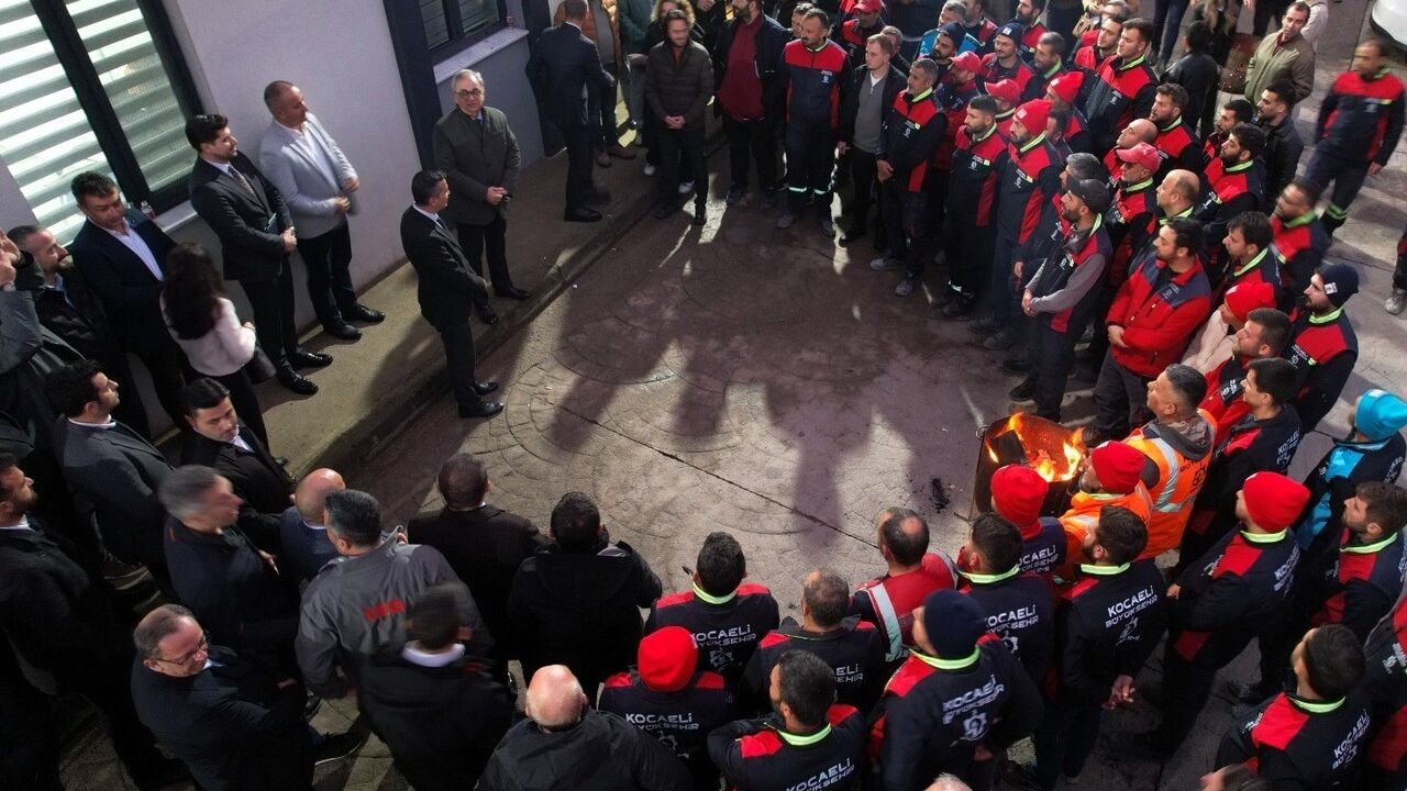 Kocaeli Büyükşehir'den 'Kışa Hazırız' Mesajı: Ekiplere Moral Etkinliği