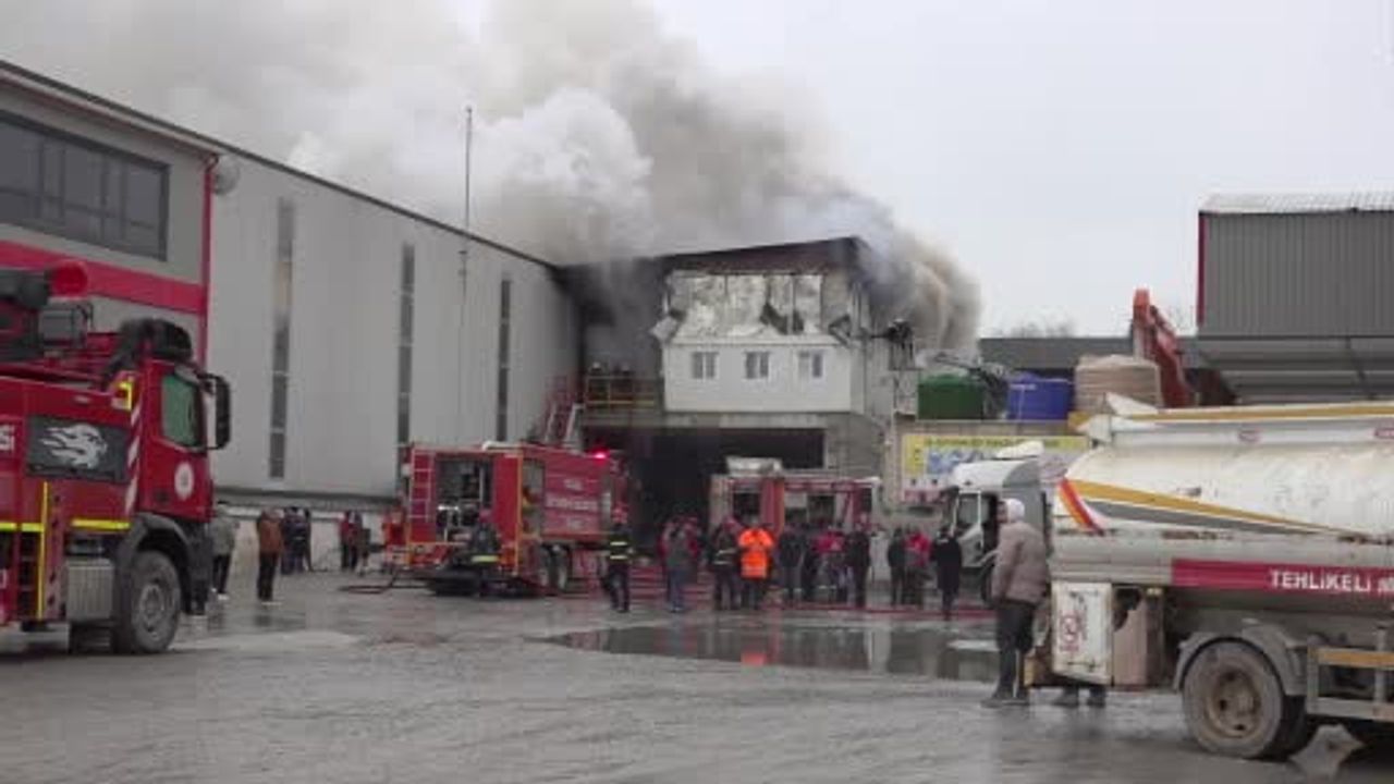 Kocaeli'de Beton Fabrikası Yangını: 2 İşçi Dumandan Etkilendi