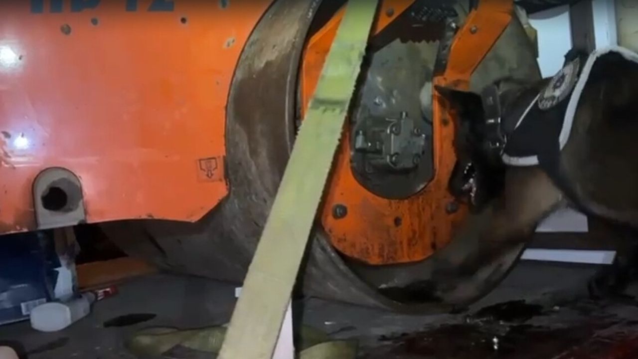 Kocaeli'de dev operasyon: Asfalt silindirinde 102 kilogram metamfetamin ele geçirildi