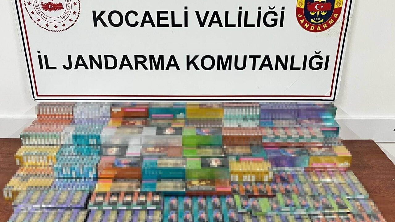 Kocaeli’de Kaçakçılık Operasyonu: 100 Ünlü Markalı Termos ve 9 Ruhsatsız Tabanca Ele Geçirildi